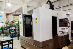 蘇州機(jī)床舊貌換新顏，噴漆翻新找我們